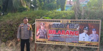 Polisi Pasang Spanduk Larangan Membakar Hutan di Pelalawan