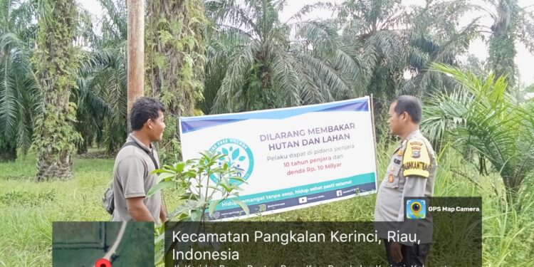 Polsek Pangkalan Kerinci Sosialisasikan Larangan Membakar Lahan ke Warga Desa Rantau Baru