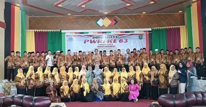 Ketua PKK Kota Subulussalam Hadiri Peringatan HUT Ke-63 PWRI, Menghargai Jasa Purnabakti