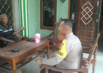 Bhabinkamtibmas Segati Sambangi Warga, Ajak Jaga Kamtibmas dan Waspadai Hoaks