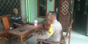 Bhabinkamtibmas Segati Sambangi Warga, Ajak Jaga Kamtibmas dan Waspadai Hoaks
