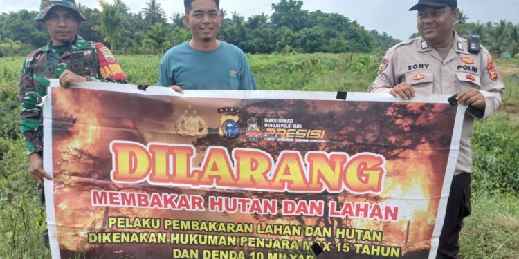 Cegah Karhutla, Polsek Kuala Kampar Sosialisasi Larangan Bakar Lahan ke Warga
