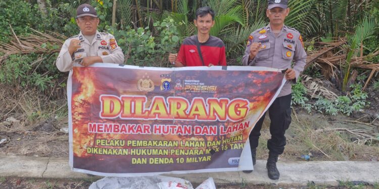 Polsek Kuala Kampar Gelar Patroli Antisipasi Karhutla, Ingatkan Masyarakat tentang Larangan Pembakaran Lahan