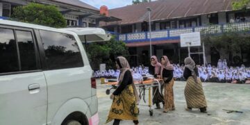 Perdana MPLS di SMAN 3 Langsa, Relawan PMR Unjuk Aksi Pertolongan Pertama