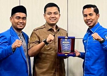 KNPI Nobatkan Wali Kota Langsa sebagai Tokoh Pendidikan atas Program Baju Sekolah Gratis untuk SD dan SMP