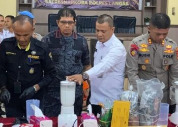 Komitmen Perangi Peredaran Narkoba, Kepala LPN Ikut Musnahkan Sabu dan Ganja di Polres Langsa