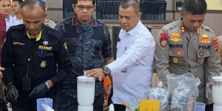 Komitmen Perangi Peredaran Narkoba, Kepala LPN Ikut Musnahkan Sabu dan Ganja di Polres Langsa
