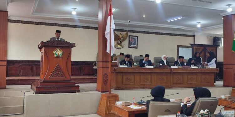 Amiruddin Sampaikan Pendapat Akhir Fraksi Nasdem Tentang RPJMD Aceh Tengah 2025 – 2029