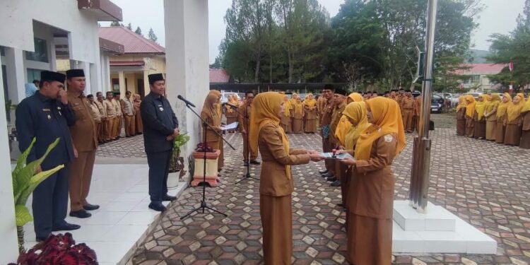 Kepala Sekolah Tersenyum, Bupati Haili Yoga Pimpin Apel Serah Terima Surat Pengantar Tugas