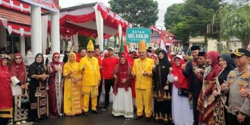 Pesantren Darul Mukhlisin Ikuti Karnaval Budaya Meriahkan Peringatan HUT RI Ke-80
