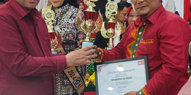 SDN 10 Linge Terima Penghargaan Juara Ke II Kategori Sekolah Bersih Di Malam Resepsi HUT RI Ke 80