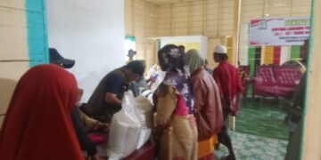 Desa Siti Ambia Salurkan Beras Bantuan Pemerintah 