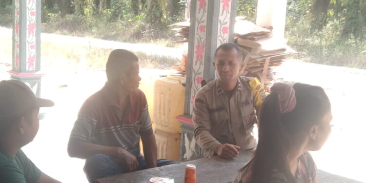 Bhabinkamtibmas Polsek Langgam Ajak Warga Cegah Narkoba dan Karhutla Lewat Cooling System