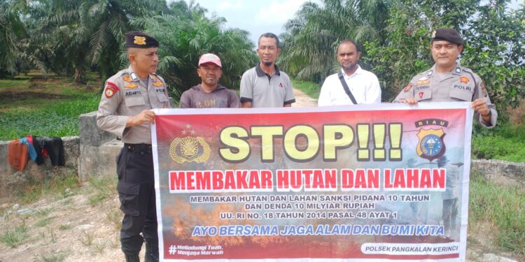 Polsek Pangkalan Kerinci Gencar Patroli Daerah Rawan Karhutla, Sosialisasikan Larangan Bakar Lahan