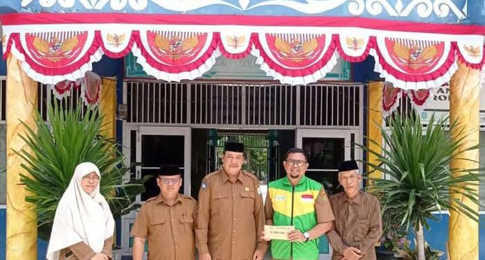 SMA Negeri 1 Simpang Kiri Salurkan Bantuan Untuk Palestina Melalui Yakesma