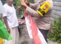 Bhabinkamtibmas Polsek Bunut Ajak Warga Pasang Bendera Sambut HUT RI ke-80