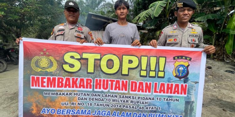 Polsek Teluk Meranti Sosialisasikan Maklumat Kapolda Riau Cegah Karhutla di Perkebunan Warga