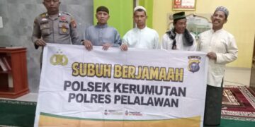 Ciptakan Suasana Sejuk, Polsek Kerumutan Gelar Subuh Berjamaah Bersama Warga