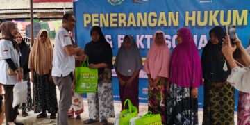 PTPN IV Regional VI Bersama Kejari Langsa Bagi 100 Paket Sembako di Pulau Telaga Tujuh 