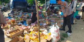 Polsek Pangkalan Lesung Cek Harga Sembako di Pasar Jumat Desa Mulya Subur, Harga Stabil