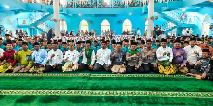 Silaturahmi dan Inspirasi1 Kapolres Kampar Ikuti Tabligh Akbar Ustadz Abdul Somad di SMAN Plus Riau