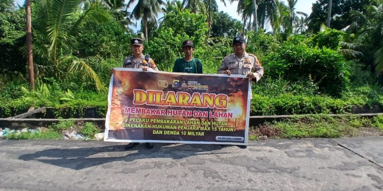 Cegah Karhutla, Polsek Kuala Kampar Sosialisasikan Larangan Bakar Lahan ke Warga