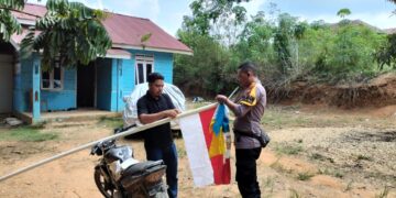 Semarak HUT RI ke-80, Polsek Ukui dan Warga Ukui Dua Kibarkan Merah Putih