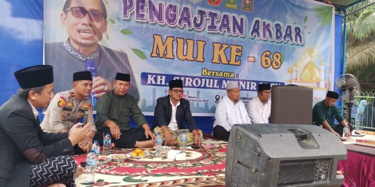 Kapolsek Kerumutan IPDA Muhammad Ali Shodiq Hadiri dan Amankan Pengajian Akbar MUI ke-68 di Desa Beringin Makmur