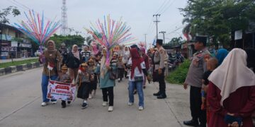 Polsek Pangkalan Kuras Amankan Pawai Pendidikan dalam Rangka HUT RI ke-80 dengan Lancar