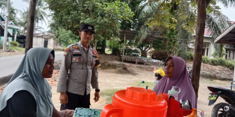 Ciptakan Suasana Sejuk dan Aman, Bhabinkamtibmas Sambangi Warga Desa Balam Merah dan Bagan Laguh