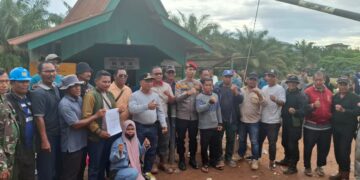 Polisi Amankan Aksi Damai Aliansi Pemuda Desa Kubangan di Pos KBA Ramin PT. THIP
