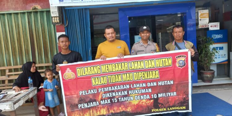 Polsek Langgam Sosialisasikan Larangan Membakar Hutan dan Lahan ke Warga Segati