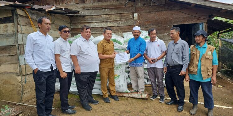 Ali Basrah Berikan Bantuan Pupuk untuk Petani Gayo Lues, Dinas Pertanian Ucapkan Terima Kasih