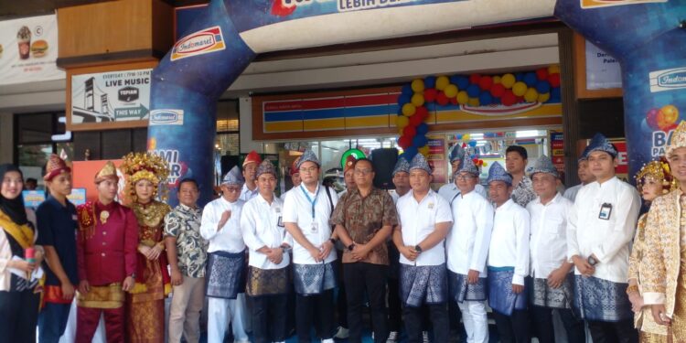 Grand Opening Indomaret Dermaga Jembatan Ampera