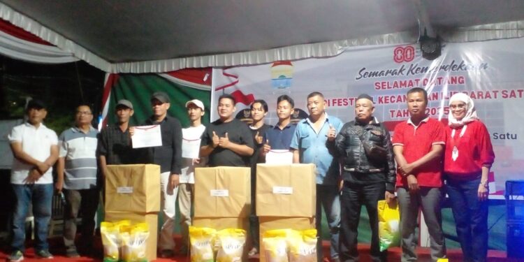 Pembagian Hadiah Pemenang Lomba Dan Malam Hiburan Rakyat