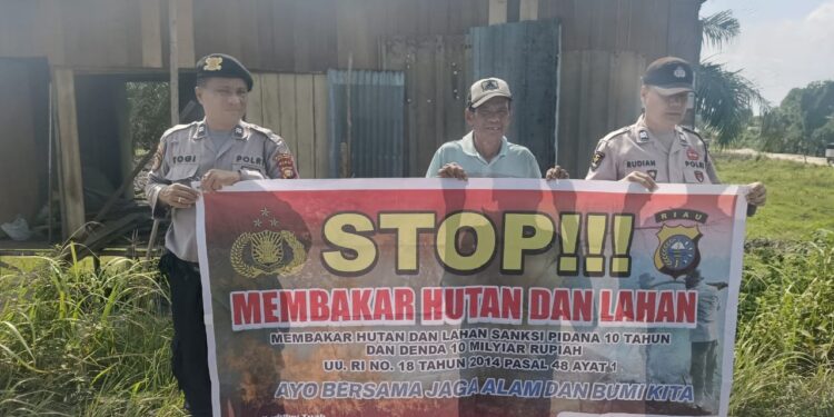 Polsek Pangkalan Kerinci Gencar Patroli dan Sosialisasi Larangan Membakar Lahan di Daerah Rawan Karhutla