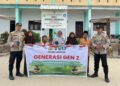 Polsek Langgam Tanam Pohon Matoa di SDIT Darul Hikmah, Dukung Program Penghijauan Kapolda Riau