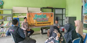 Polisi Gelar Jumat Curhat Bersama Warga Desa Mekar Jaya, Pelalawan
