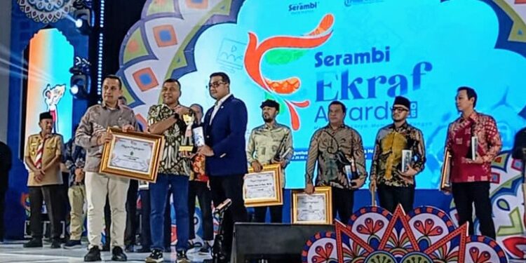 Kontribusi Majukan Ekosistem Ekonomi, PTPN IV Regional VI Terima Penghargaan Serambi Ekraf Award 2025