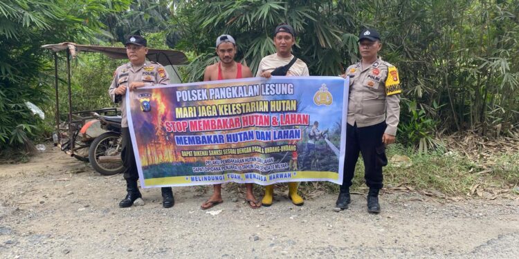 Antisipasi Karhutla, Polsek Pangkalan Lesung Sebar Maklumat Kapolda di Lapangan