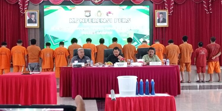 Kampar Bersih Dari sabu!” Polres Kampar Giling Habis Barang Bukti Narkoba  16 Pengedar jadi tontonan !