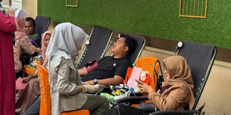 Semarak HUT kemerdekaan RI ke-80, Praktek dr. Leni Afriani MKT Gelar Donor Darah