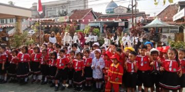 PAUD Di Palembang Gelar Upacara Dan Bagikan Makanan Bergizi Untuk Siswa