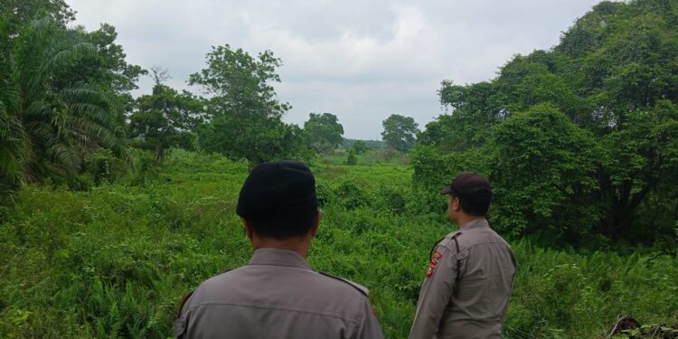Polsek Pangkalan Kerinci Gelar Patroli dan Sosialisasi Larangan Karhutla di Riau