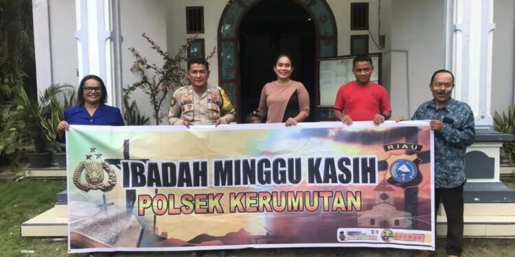 Polsek Kerumutan Gelar Kegiatan Minggu Kasih di Gereja GGP Imanuel