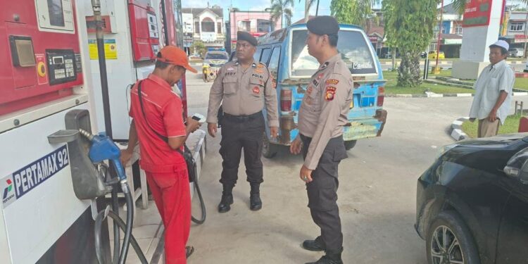 Situasi Aman, Polsek Pangkalan Kerinci Patroli di Mandiri Swalayan dan SPBU