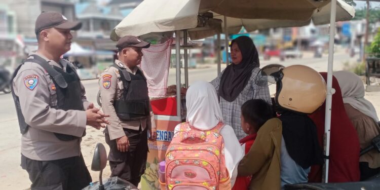 Patroli Akhir Pekan, Polsek Ukui Pastikan Keamanan Pasar Tetap Kondusif