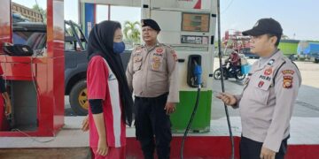 Polsek Pangkalan Kerinci Patroli SPBU dan Swalayan, Pastikan Situasi Aman dan Kondusif