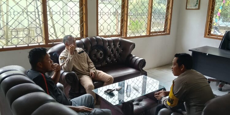 Sambang Warga, Bhabinkamtibmas Polsek Bunut Ajak Masyarakat Jaga Kamtibmas
