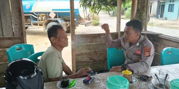 Sambang Warga, Bhabinkamtibmas Polsek Bunut Ajak Warga Jaga Harkamtibmas Dan Bijak Bermedsos